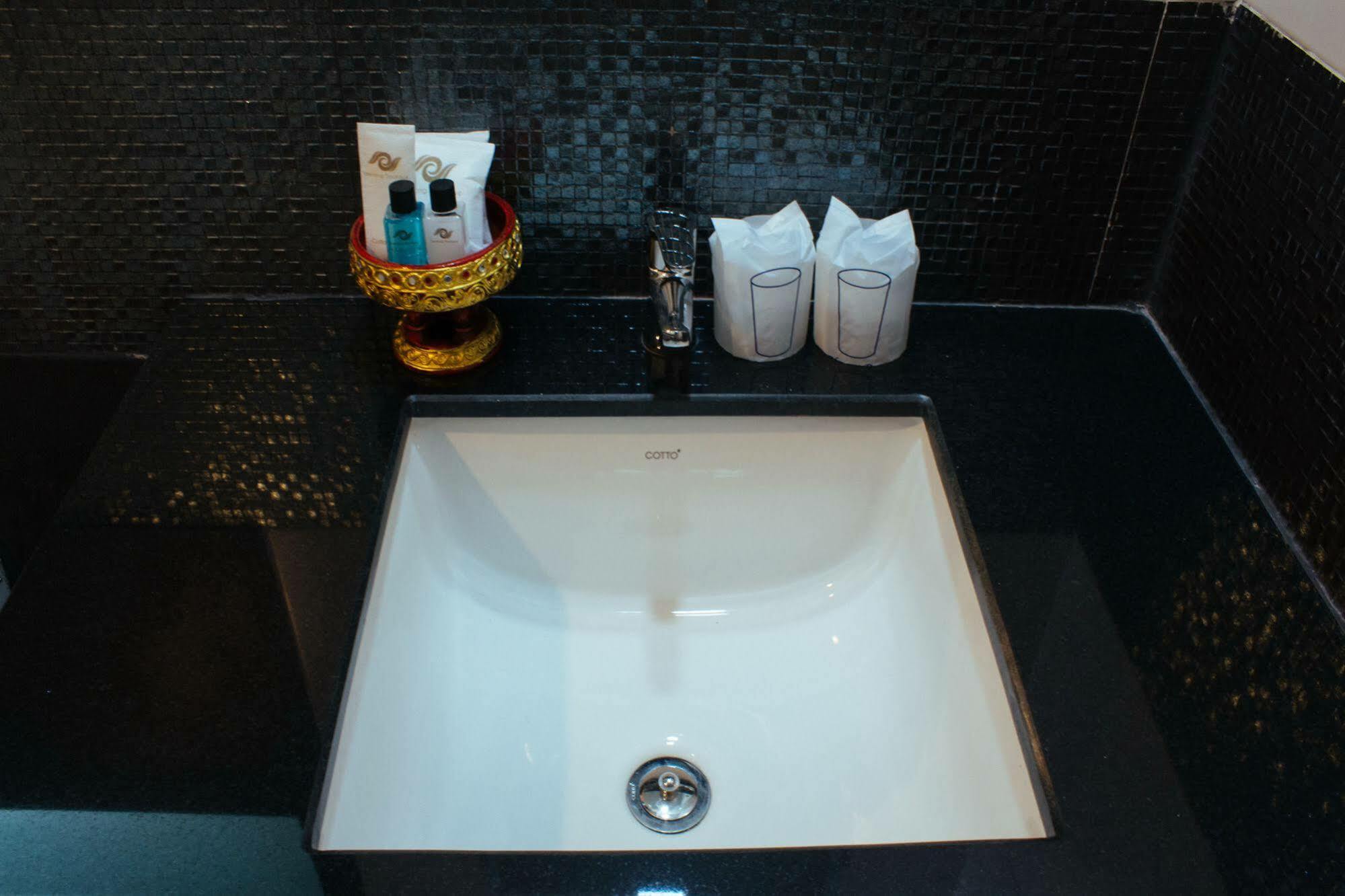Noble Tarntong Boutique Bed & Breakfast Чиангмай Екстериор снимка